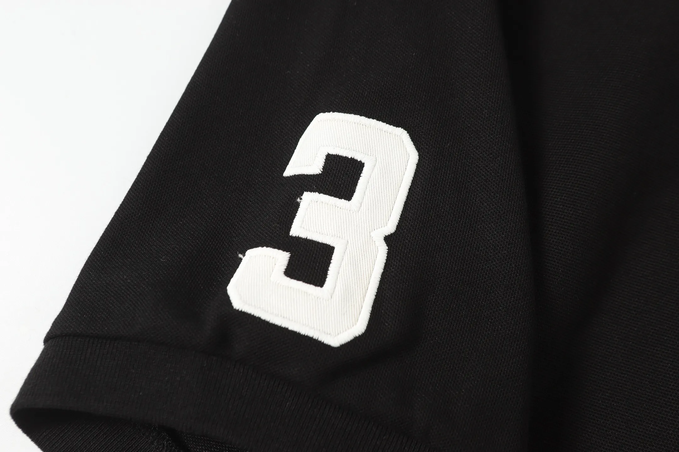 P156 Style number: A015 [Ralph Lauren classic letter logo embroidered Polo shirt] ✅250 grams of fine cotton pique fabric, custom-woven and dyed threads ✅Original stickers Scan the QR code to enter the official website ✅Large version, loose and stylish, can wear up to 210 pounds Color: black, white, navy, blue, sky blue, dark gray, floral gray Size: S-XL